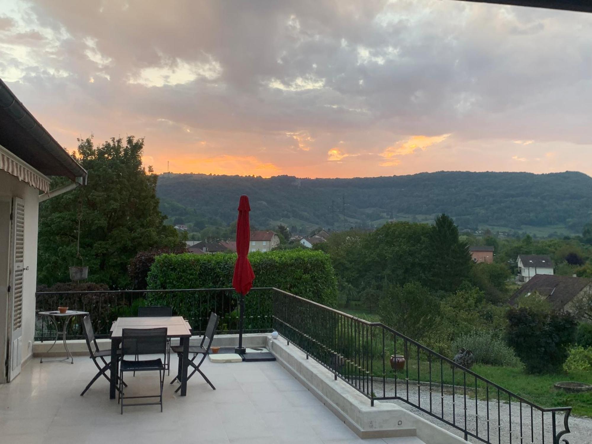 Longue Vue En Arbois Bed & Breakfast Exterior photo