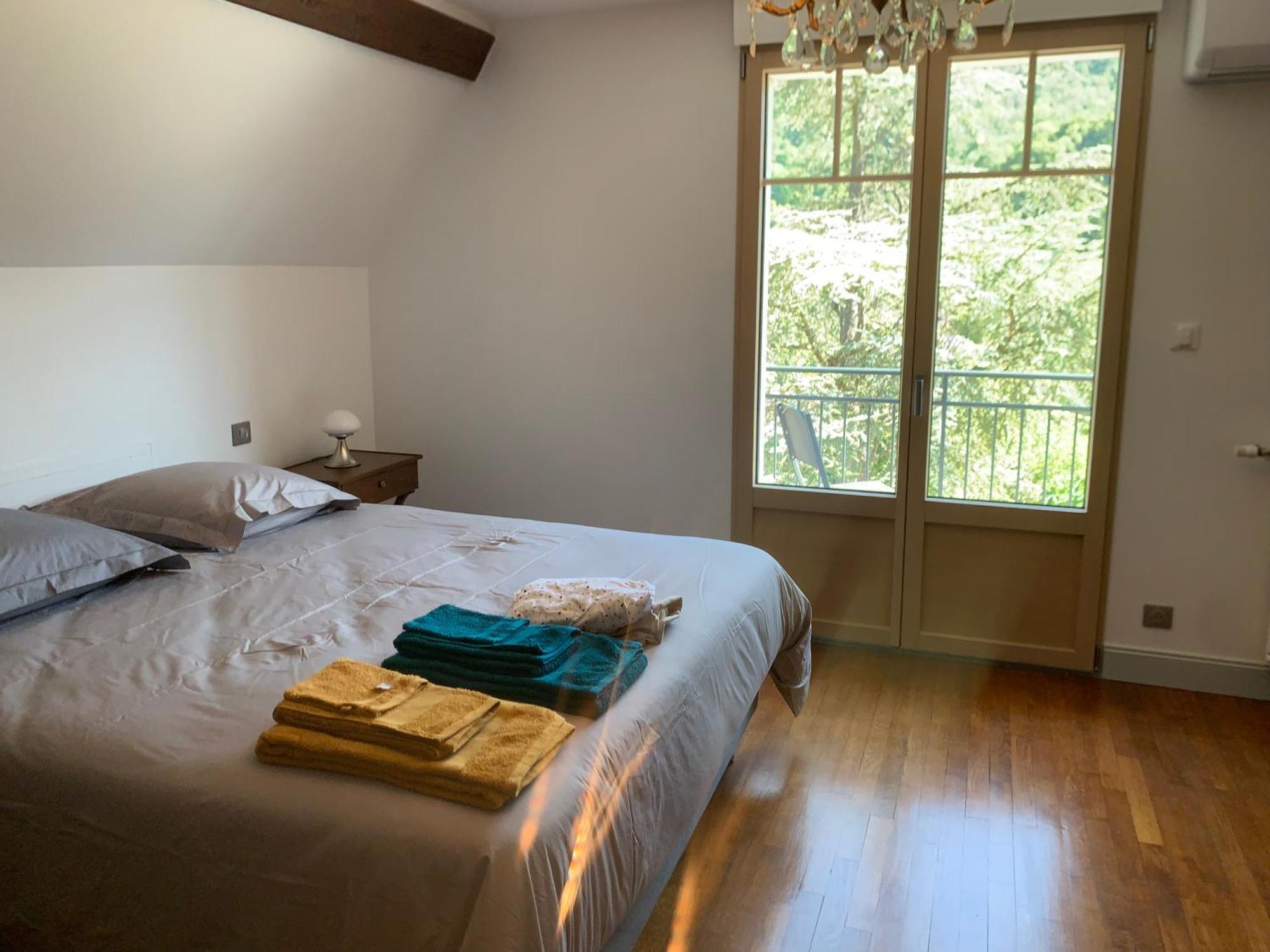 Longue Vue En Arbois Bed & Breakfast Exterior photo