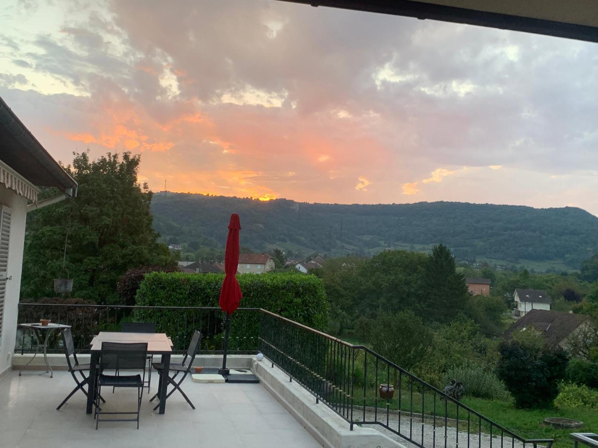 Longue Vue En Arbois Bed & Breakfast Exterior photo
