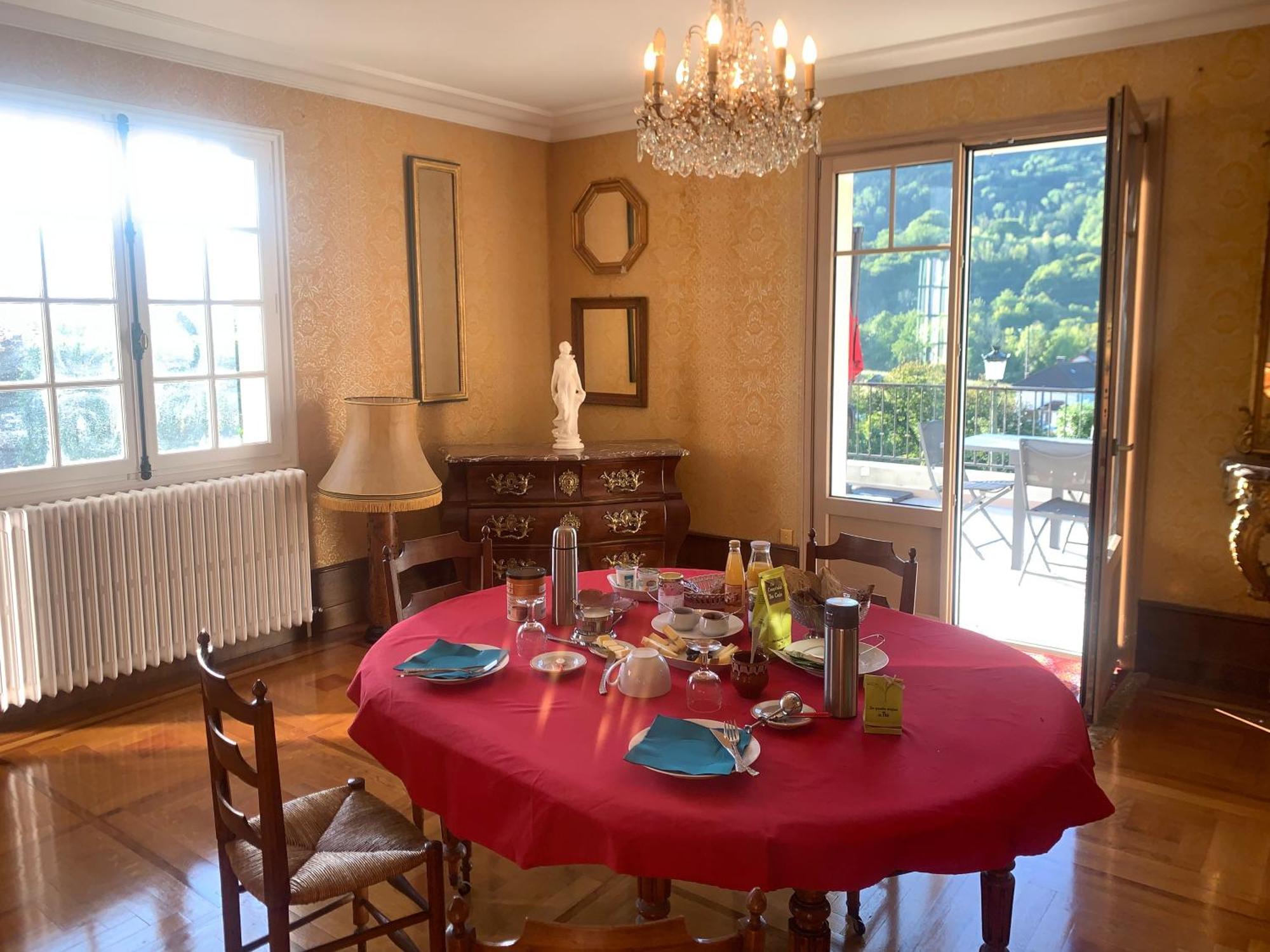 Longue Vue En Arbois Bed & Breakfast Exterior photo